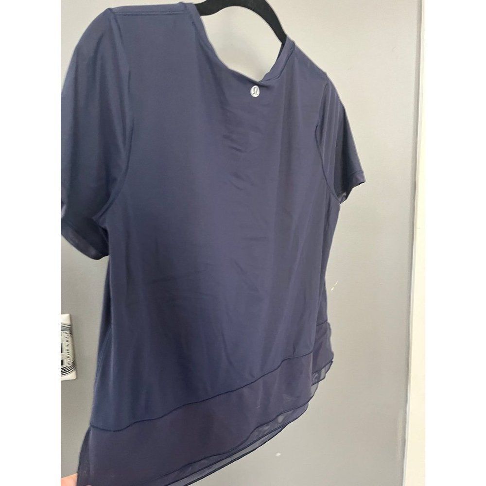 Lululemon size 6 navy blue t shirt top